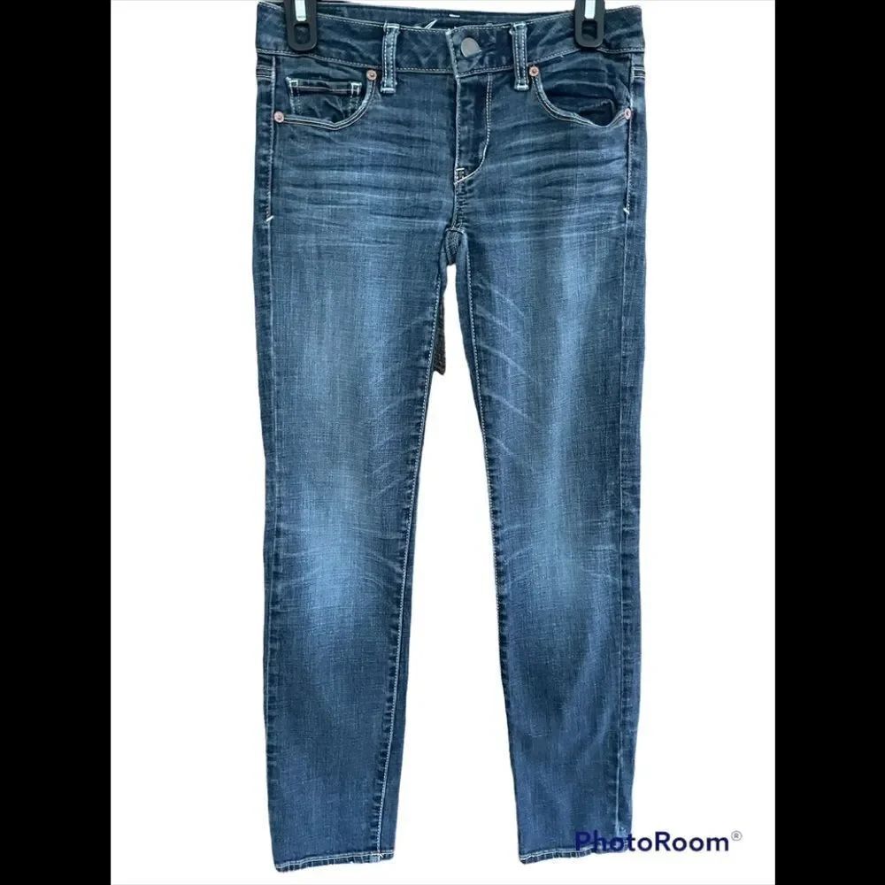 𝅺American Eagle Outfitters Stretch Skinny 5 pocket jeans, size 2 Short